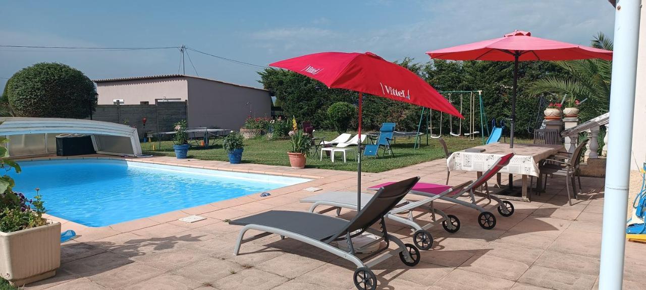 Charmante Maison Avec Piscine アネロン エクステリア 写真