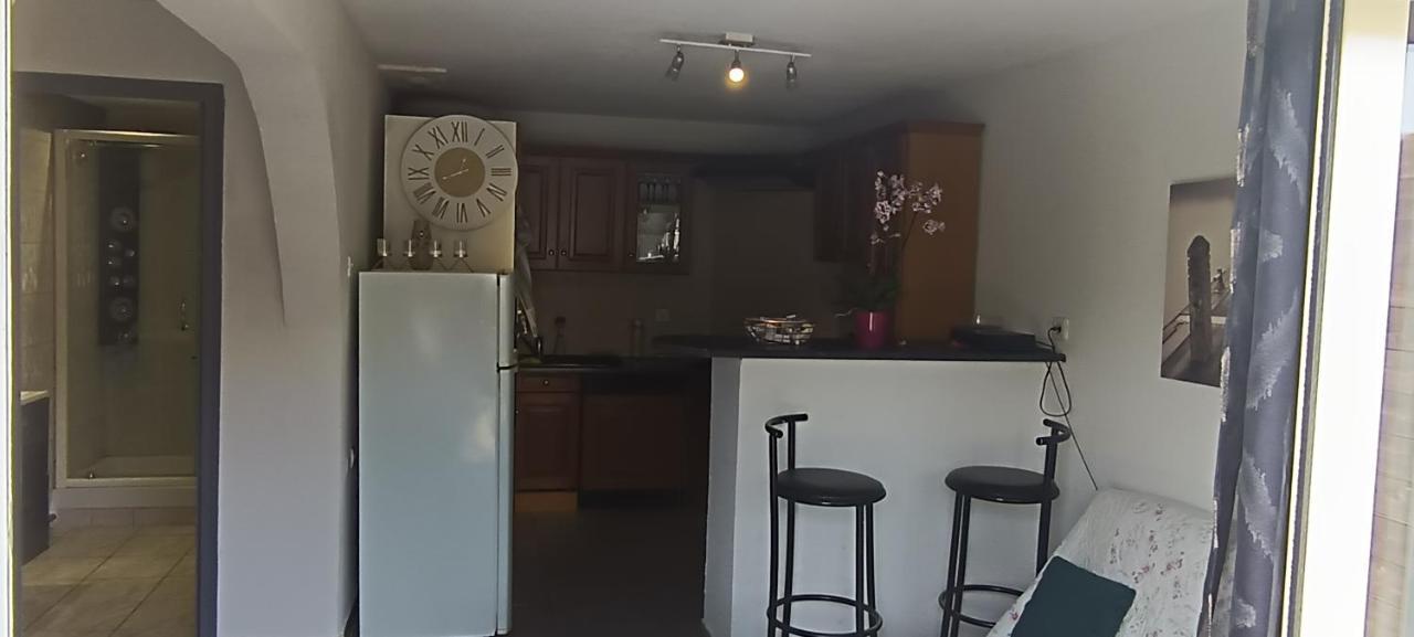 Charmante Maison Avec Piscine アネロン エクステリア 写真