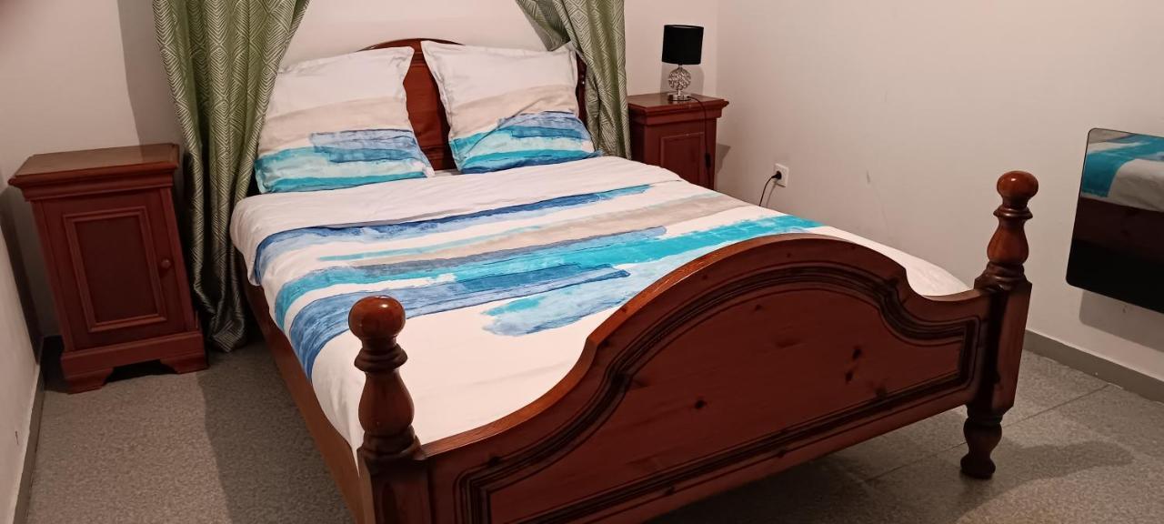 Charmante Maison Avec Piscine アネロン エクステリア 写真